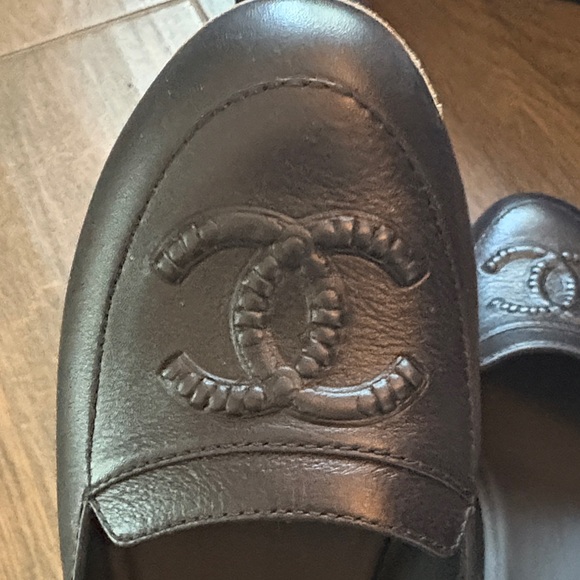 CHANEL Black Loafers - Picture 3 of 16